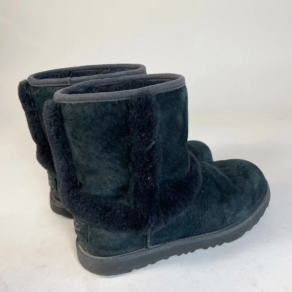 UGG Hadley II Kids Waterproof Boots Black‎ Suede Sheepskin Size 4 Youth 1017332K
